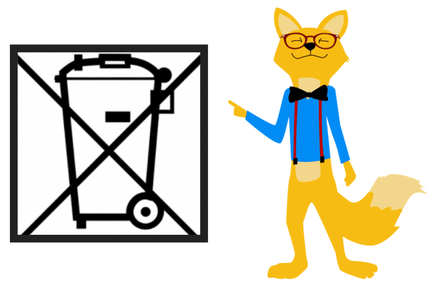 Der Smart Home Fox Fuchs zeigt mit dem Finger auf das Elektroschrott-Symbol